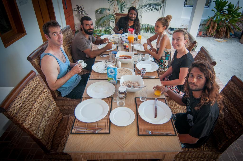 Jail Break Surf Inn Himmafushi Esterno foto