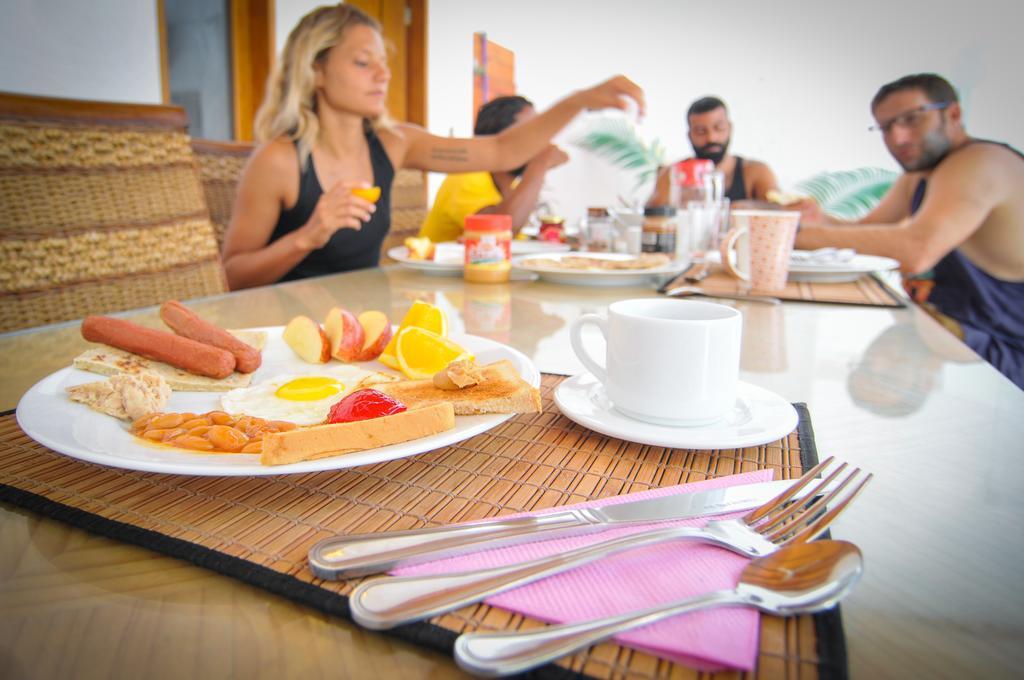 Jail Break Surf Inn Himmafushi Esterno foto